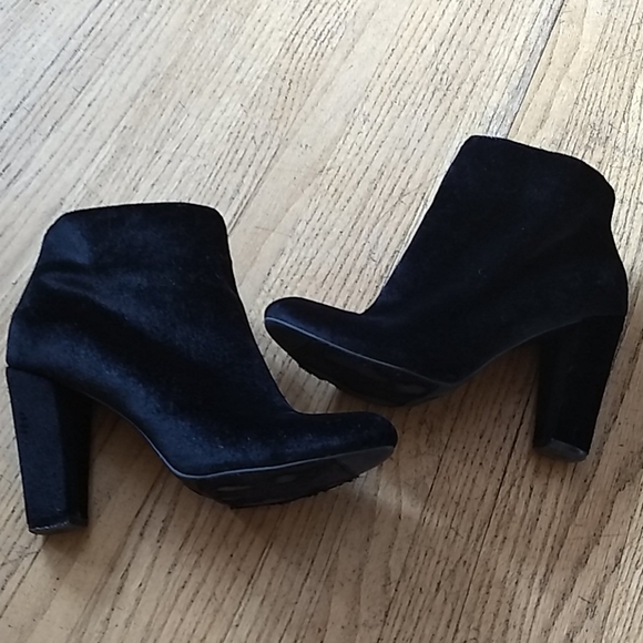BAMBOO Shoes - Black Velvet booties Size 7